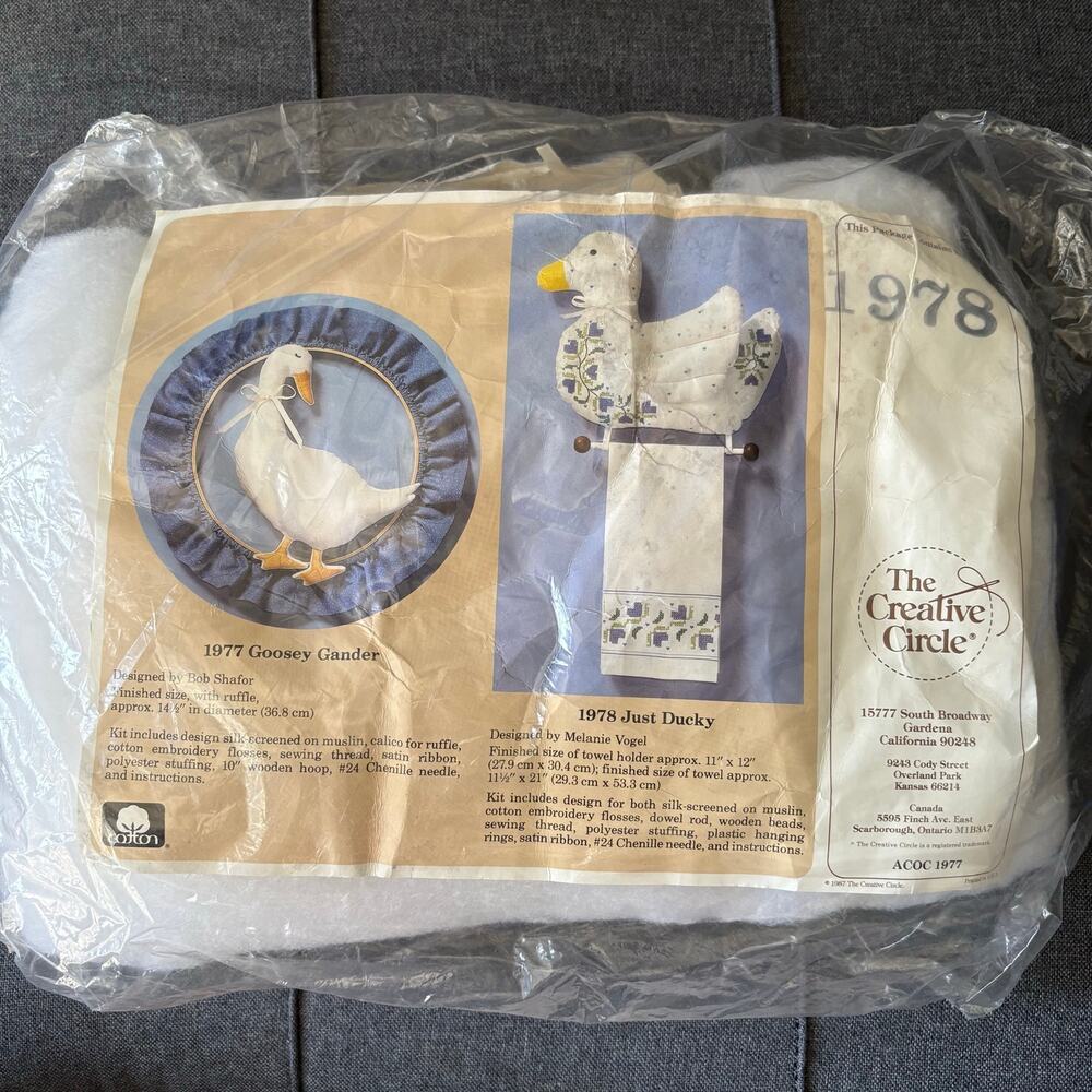 Just Ducky Towel Holder Vintage Stamped Embroidery Kit The Creative Circle 1986
